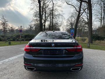 BMW 740 - 5