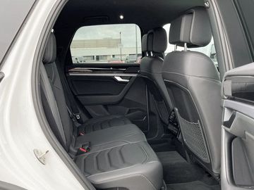 Volkswagen Touareg - 11