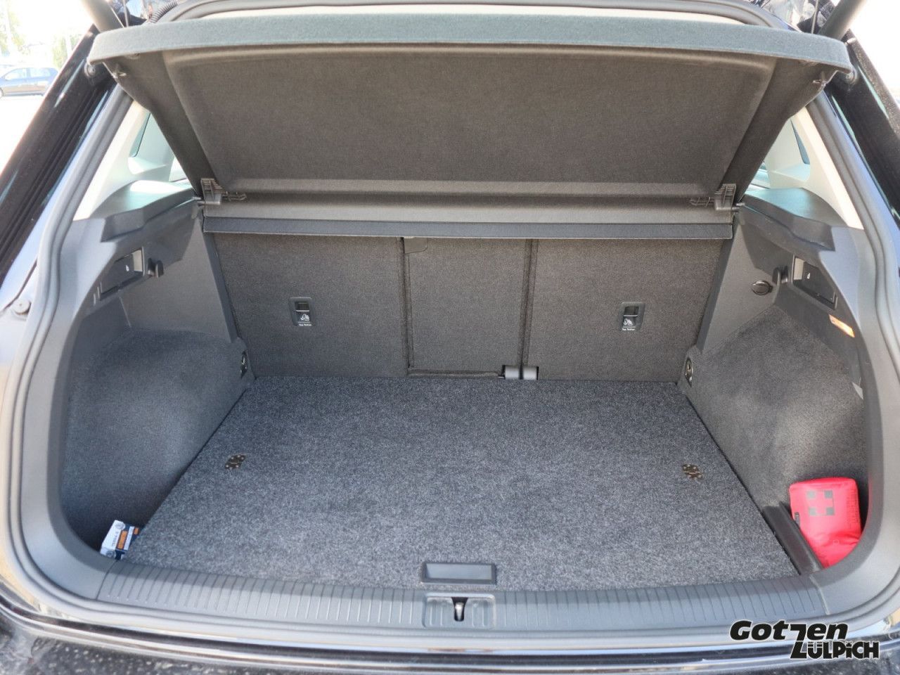 Fahrzeugabbildung Volkswagen Tiguan Active 1.5 TSI Navi LED PDC Rear View