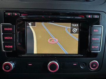 Volkswagen Touran Highline DSG *PANO*SHZ*NAVI*PDC*TEMPOMAT*