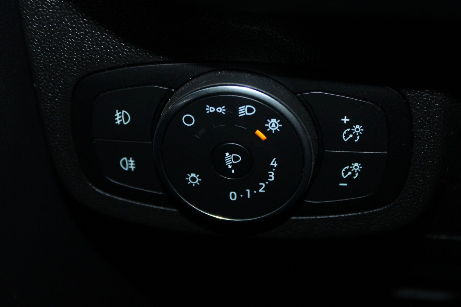Fahrzeugabbildung Ford Fiesta Titanium 5-trg KLIMA WinterPaket