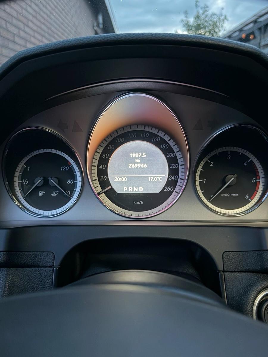 Mercedes-Benz C200 2011 — photo 13