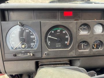 Fahrzeugabbildung Iveco 80E15 Kipper + Kran