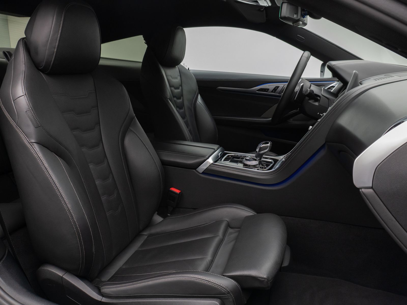 Fahrzeugabbildung BMW M850i xD Kamera HUD DAB H/K ACC SoftCl DisplKey