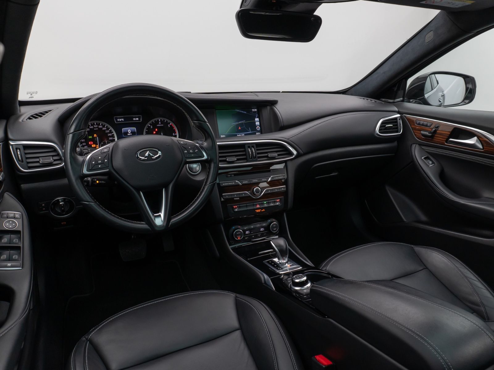 Fahrzeugabbildung Infiniti Q30 2.2 d Premium 360°Panorama Navi Sitzhzg LED