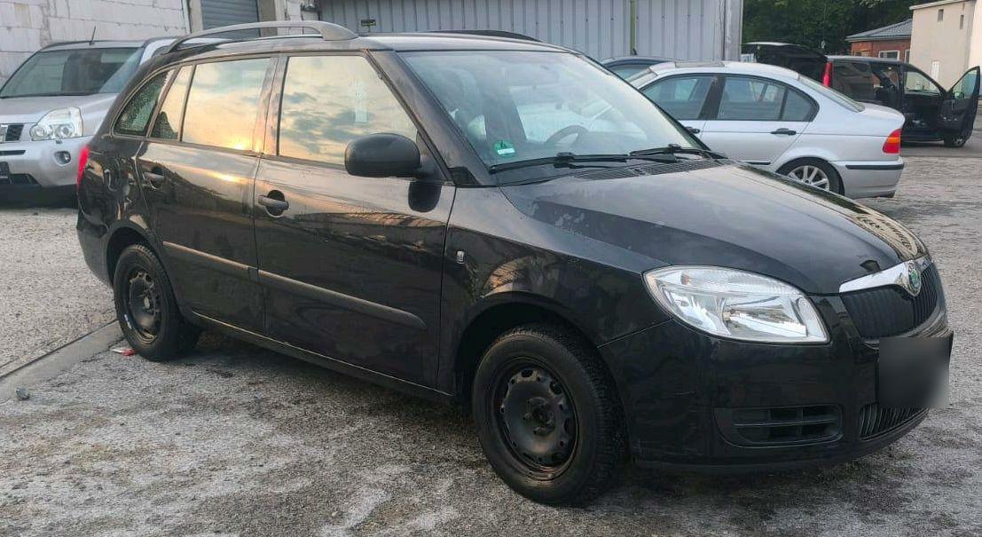 Skoda Fabia 2009 — rear view