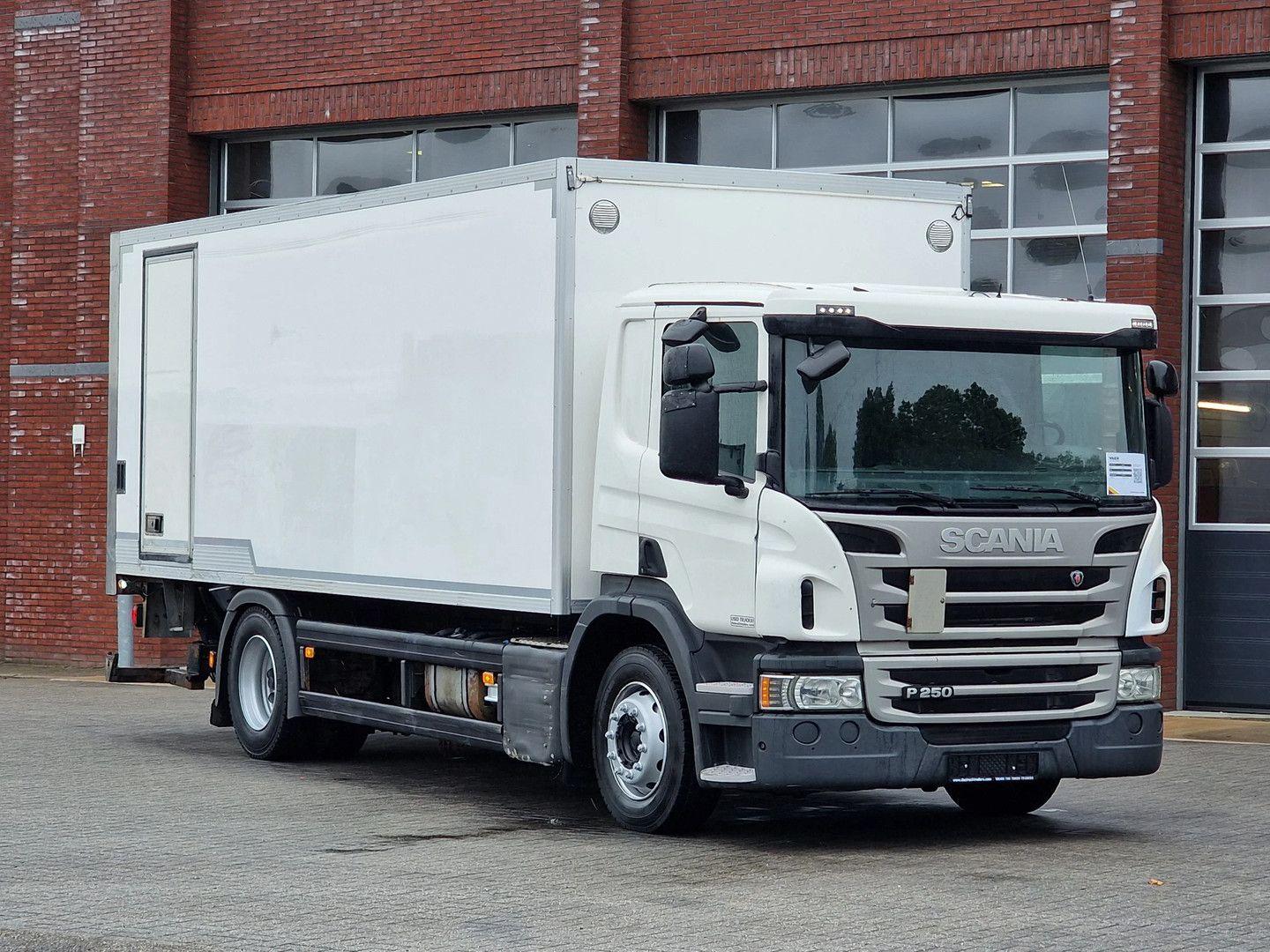Scania P250 4x2 - Box with sidedoors - Zepro loadlift -