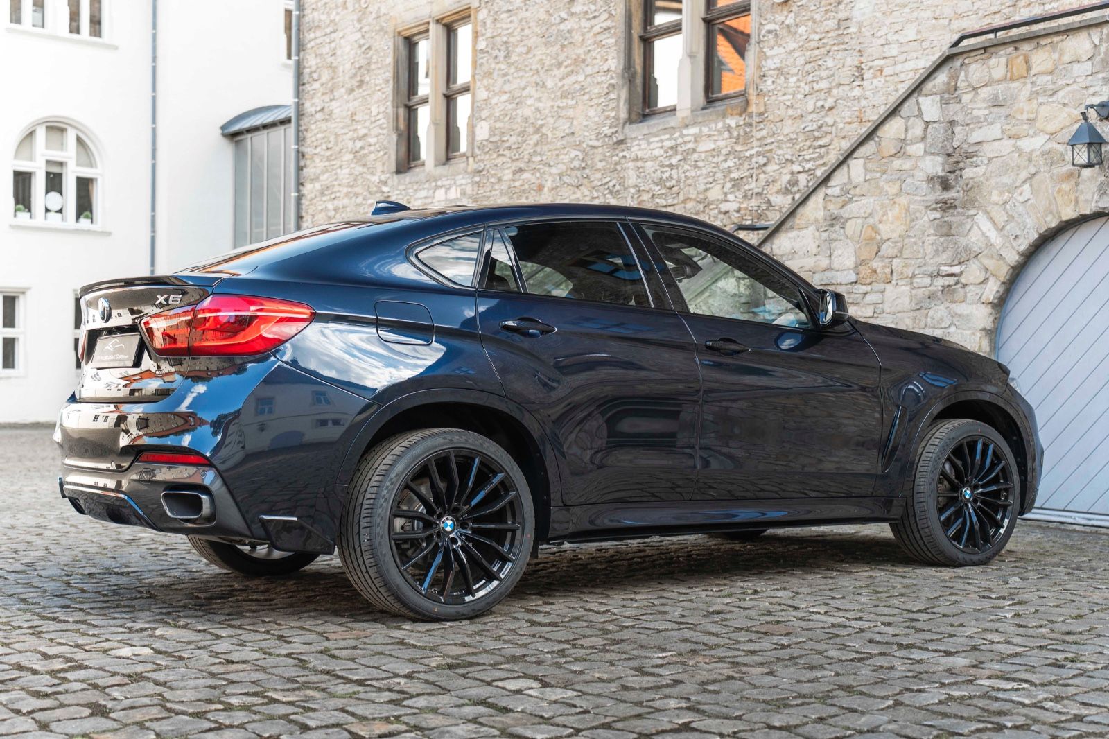 Fahrzeugabbildung BMW X6 xDrive35i M HUD H&K 360° LED TOTW PDC