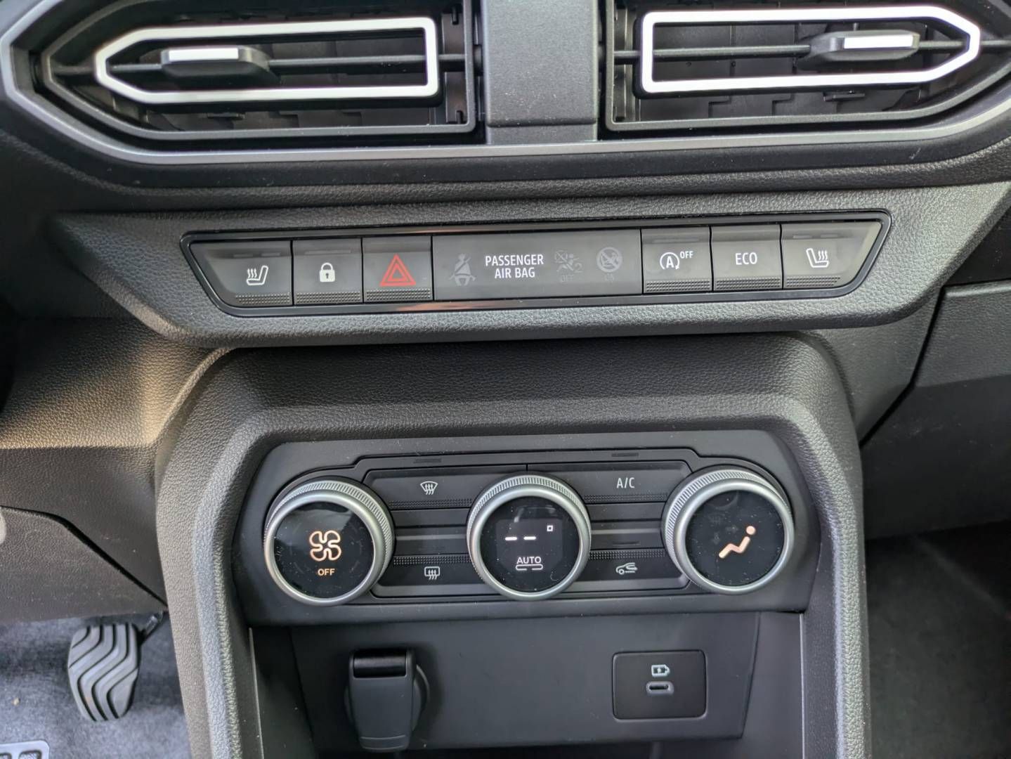 Fahrzeugabbildung Dacia Jogger Expression TCe 110