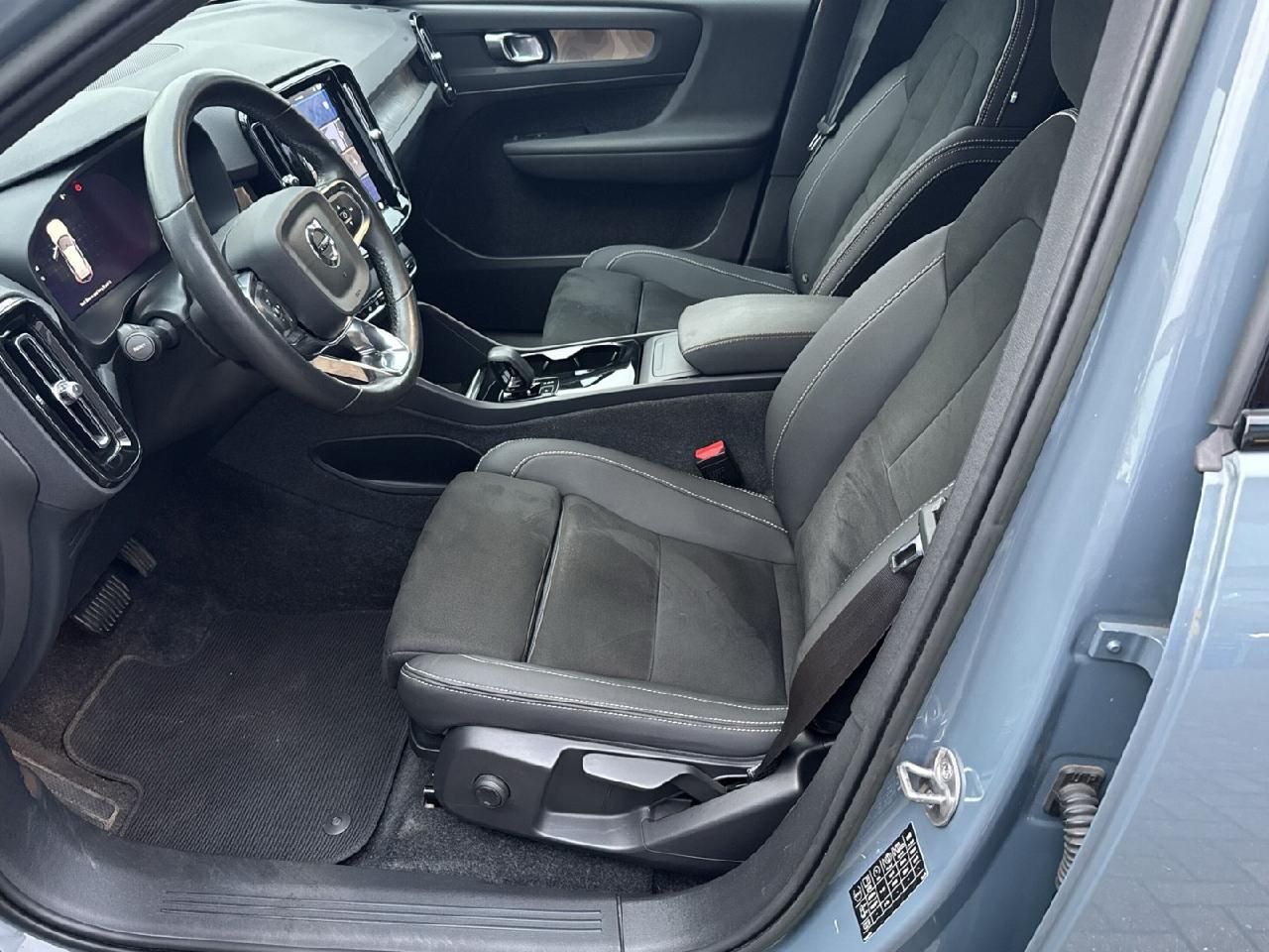 Fahrzeugabbildung Volvo XC40 Plus Recharge Pure Electric 2WD