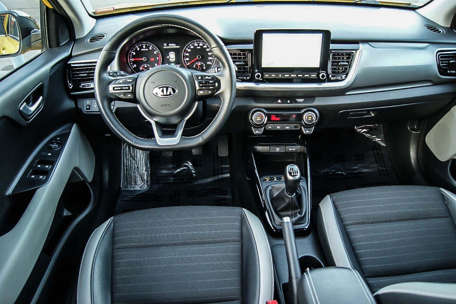 Fahrzeugabbildung Kia Stonic 1.0 T-GDI Mild-Hybrid Spirit FLORIDAGELB