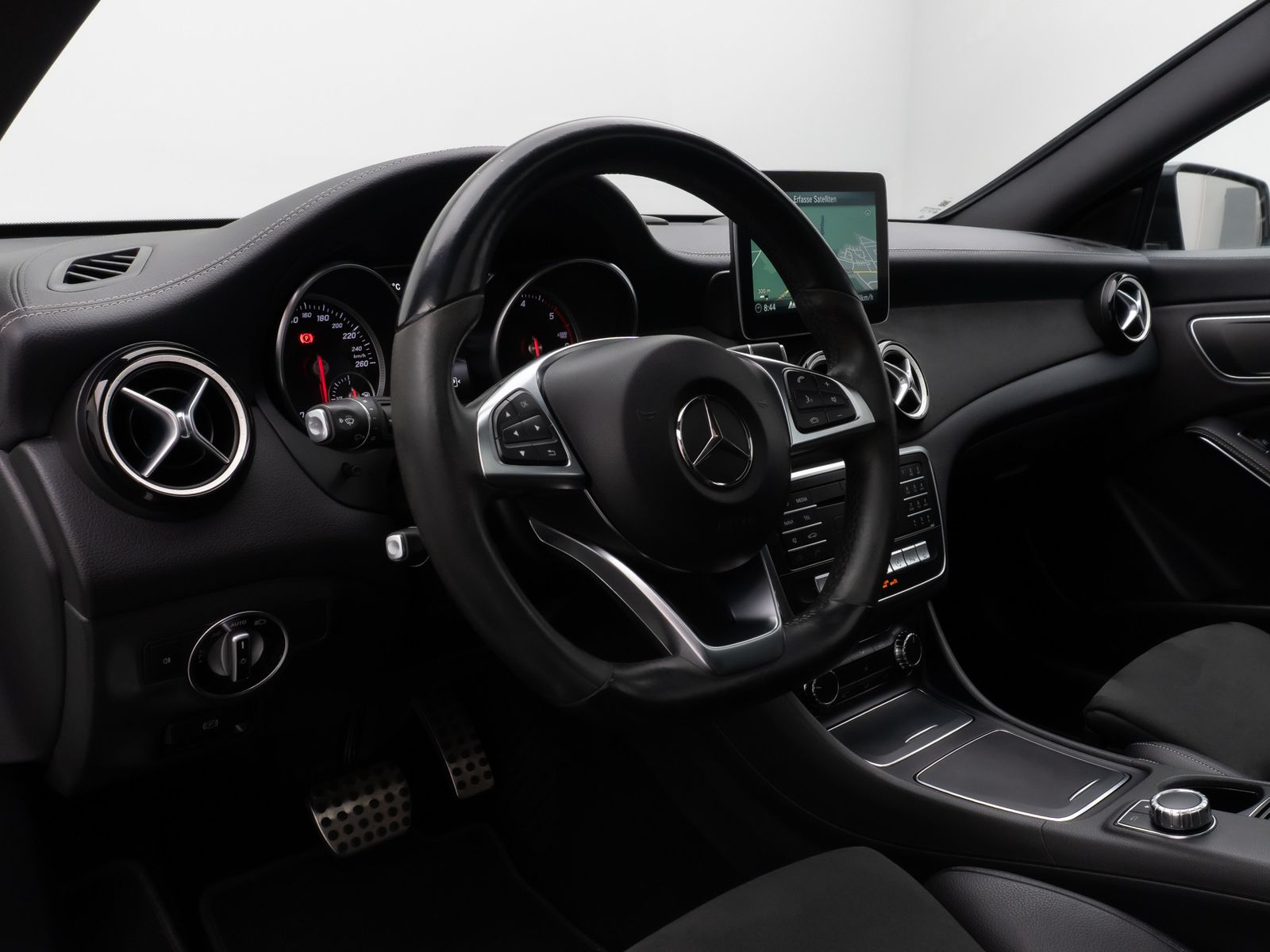 Fahrzeugabbildung Mercedes-Benz CLA 220 Shooting Brake /d 4Matic AMG Pano Standh