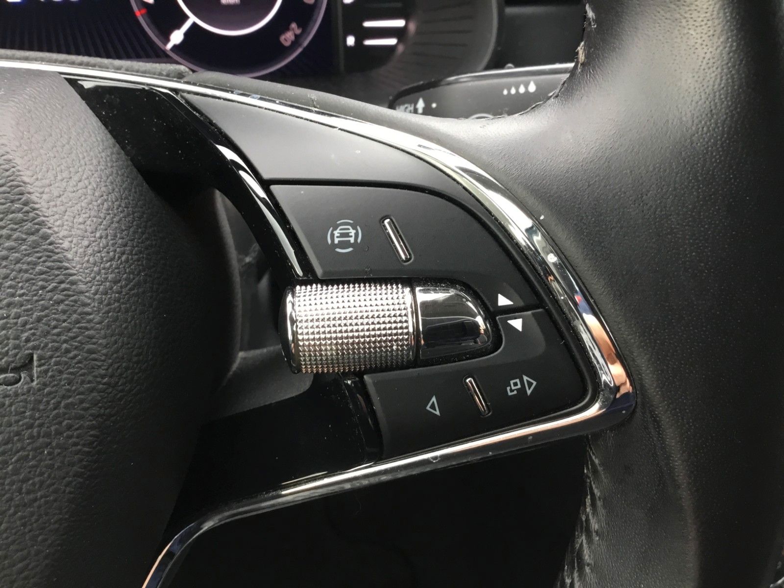 Fahrzeugabbildung SKODA Kamiq 1.6 TDI Style+AHK+LED+Kamera+Navi