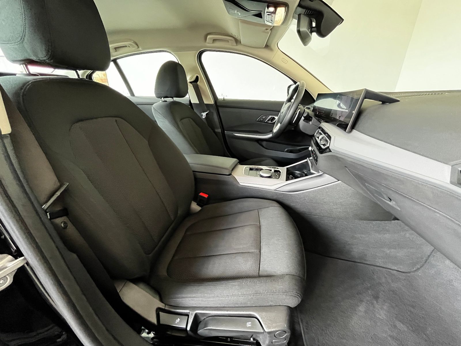 BMW 318i Limo Navi Shz 18"-M LED ShadowLine foto 12