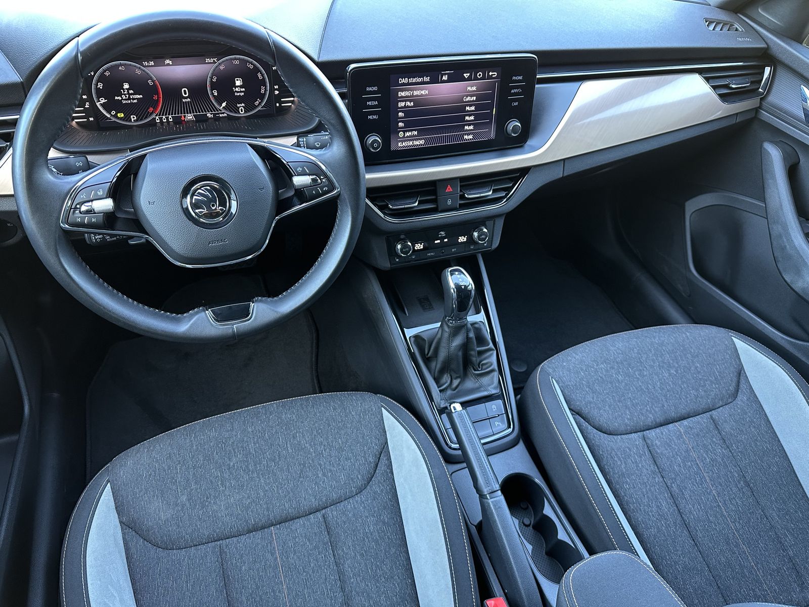Fahrzeugabbildung SKODA Scala 1.5 TSI DSG Style LED+ACC+KAMERA+SHZ+CARPL