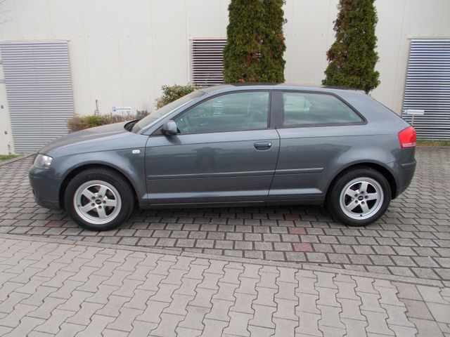 Audi A3 1.6 Attraction: 1.6! TÜV-NEU !REIFEN-NEU!