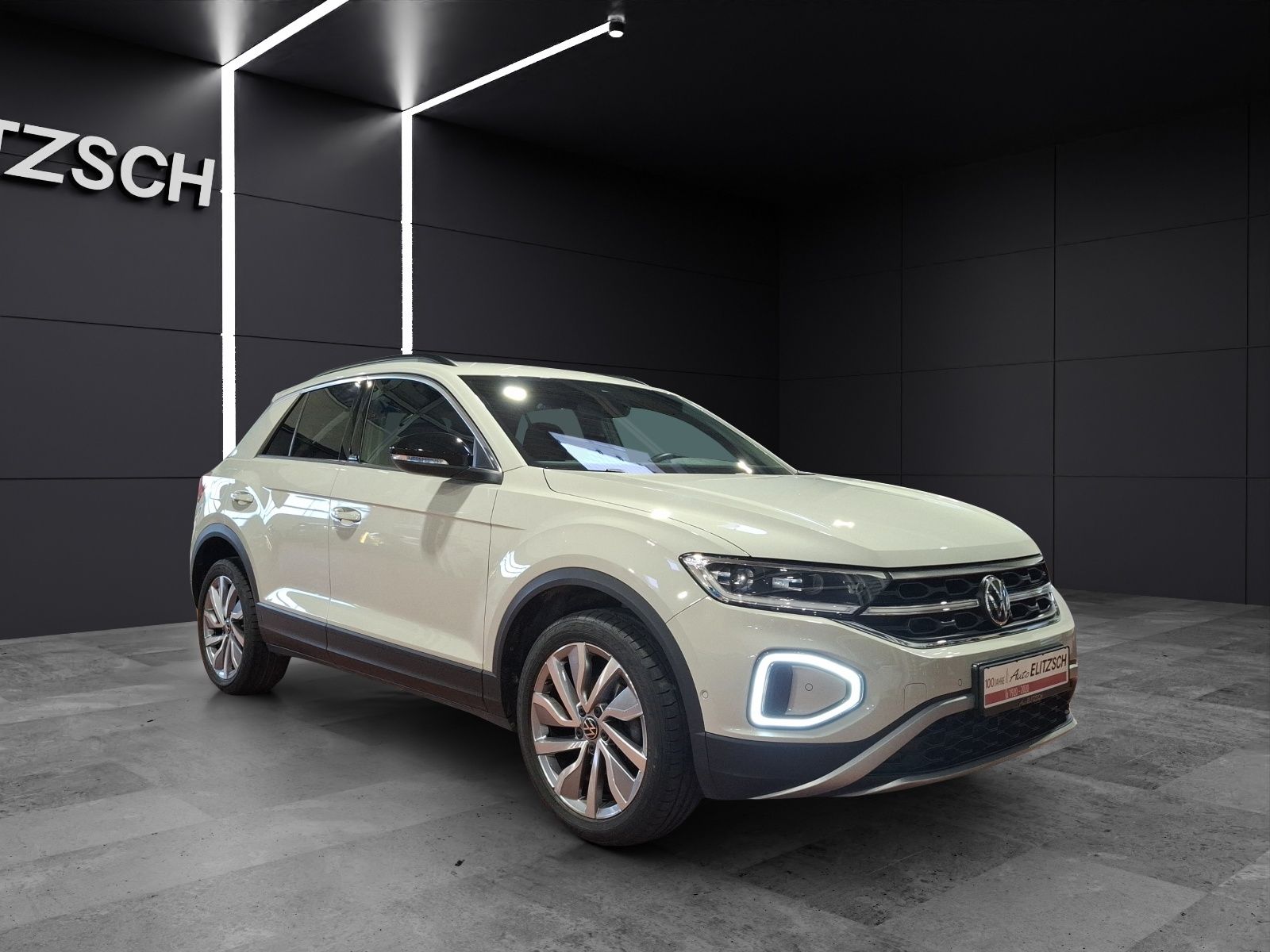 Fahrzeugabbildung Volkswagen T-Roc TSI Move Matrix ACC PDC Climatronic AID SH
