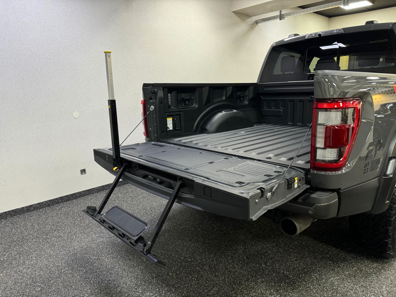 Fahrzeugabbildung Ford RAPTOR SVT SUPERCREW-ACC-NAVI-360-BEAD LOCK-1.HD