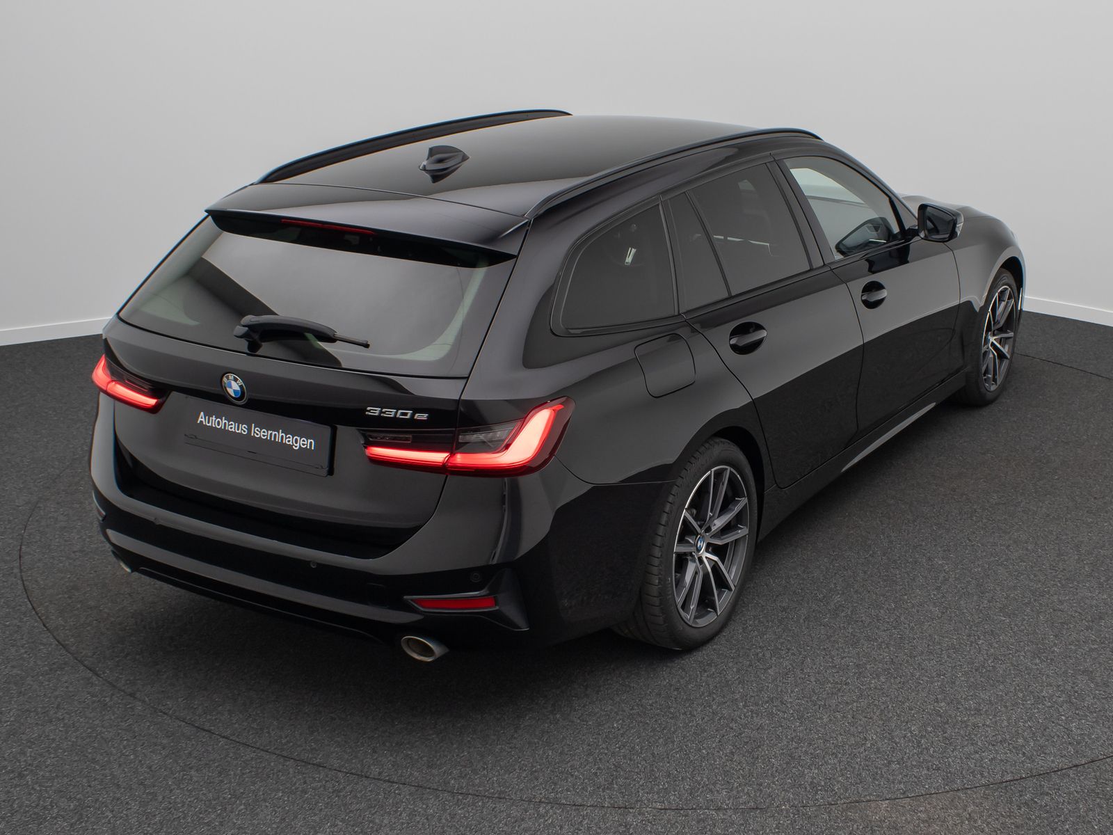 Fahrzeugabbildung BMW 330e Sport Line Laser HUD DAB PDC Komfort Alarm