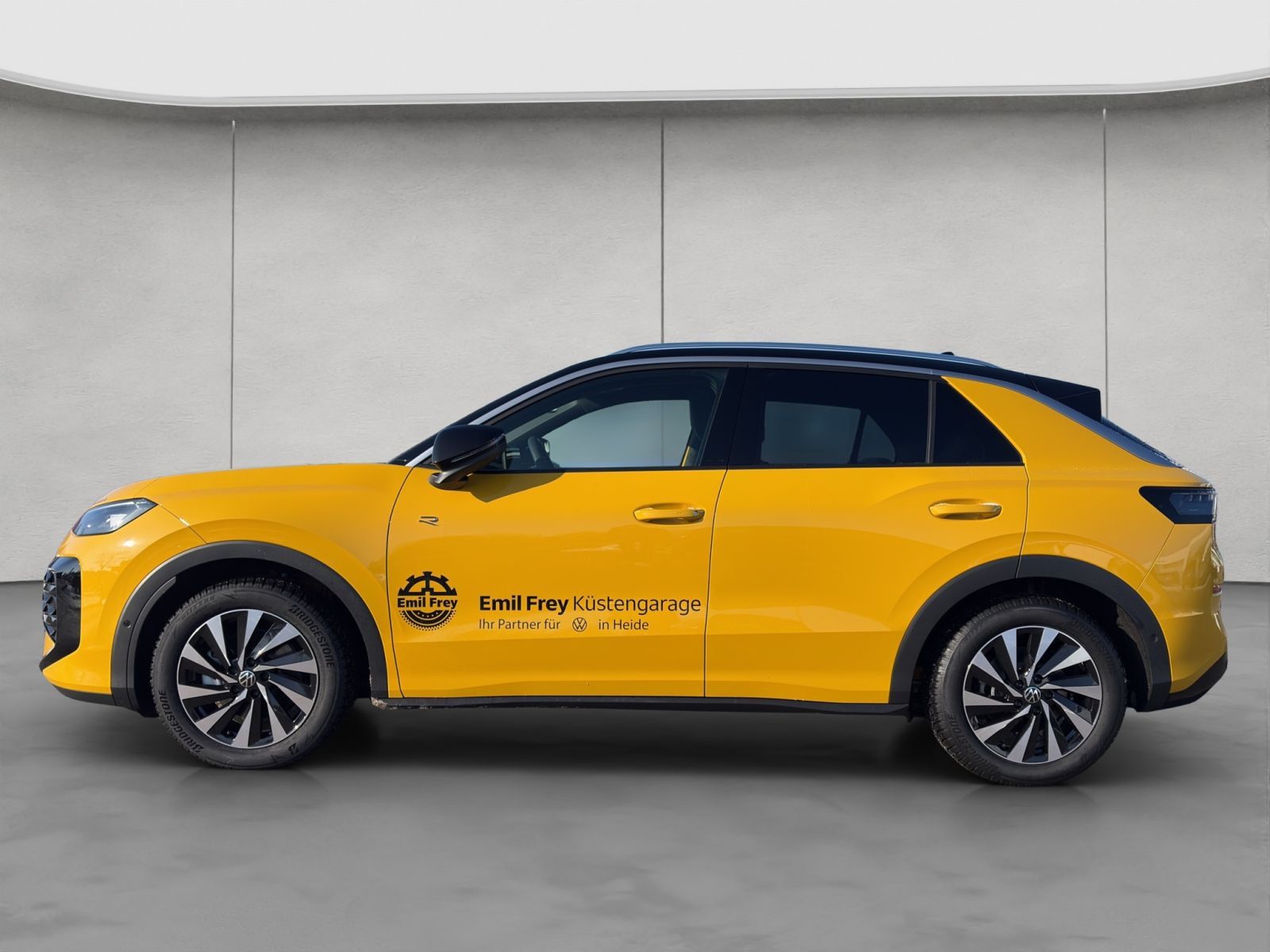 Volkswagen T-Roc R-Line 1.5 l DSG SHZ BLACK STYLE Pano L foto 2