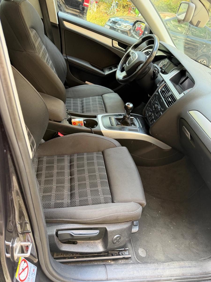 Audi A4 2011 — photo 5