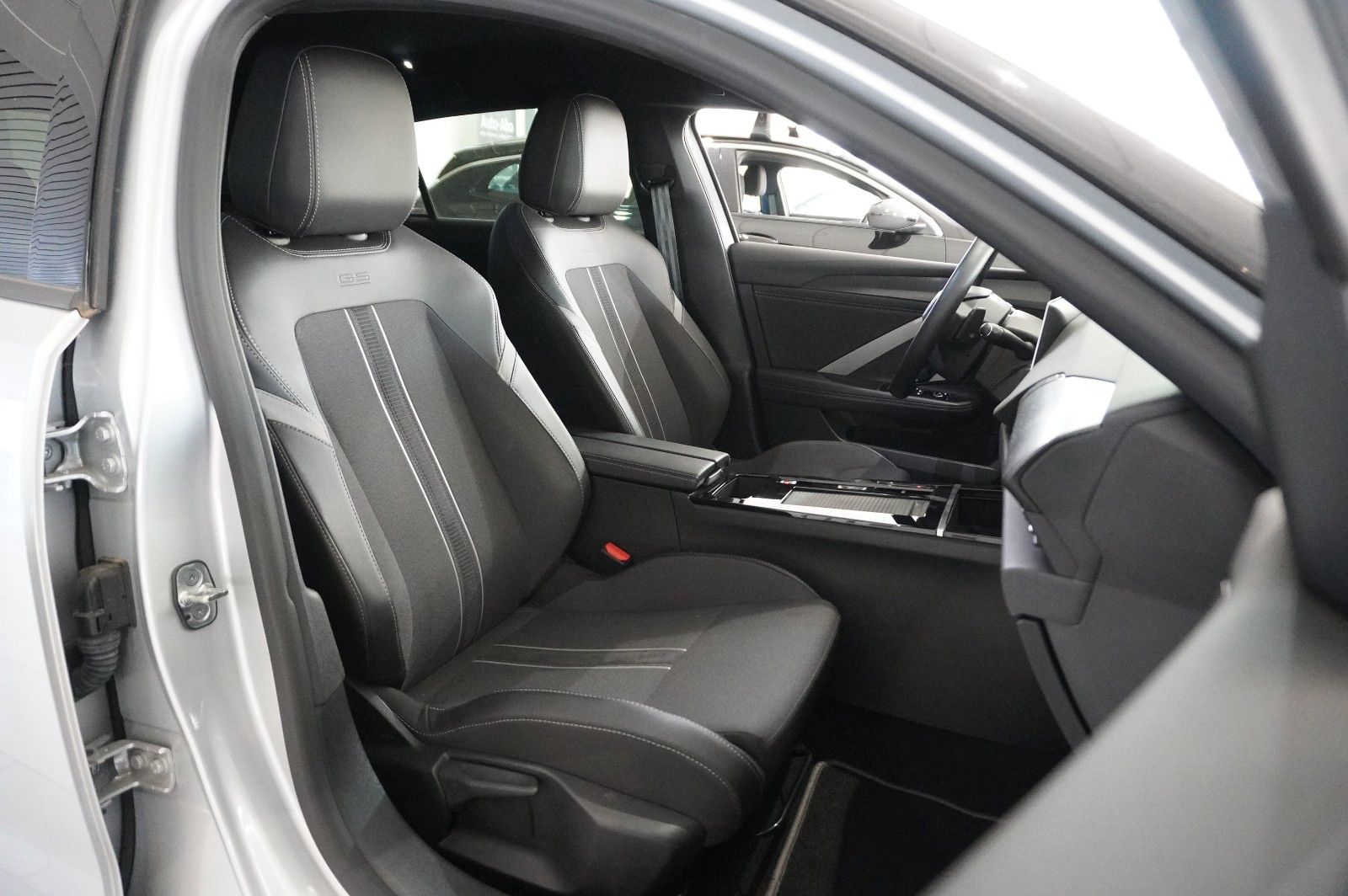 Fahrzeugabbildung Opel Astra L Lim. 1.6 HYBRID GS SPORT NAVI/360°/SPORT
