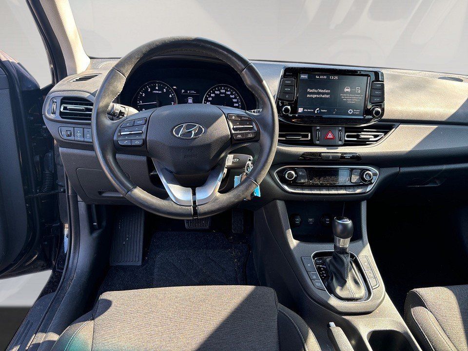 Fahrzeugabbildung Hyundai i30 5-Türer1.5 Benzin Turbo 160PS 7-DCT (48V) Ed