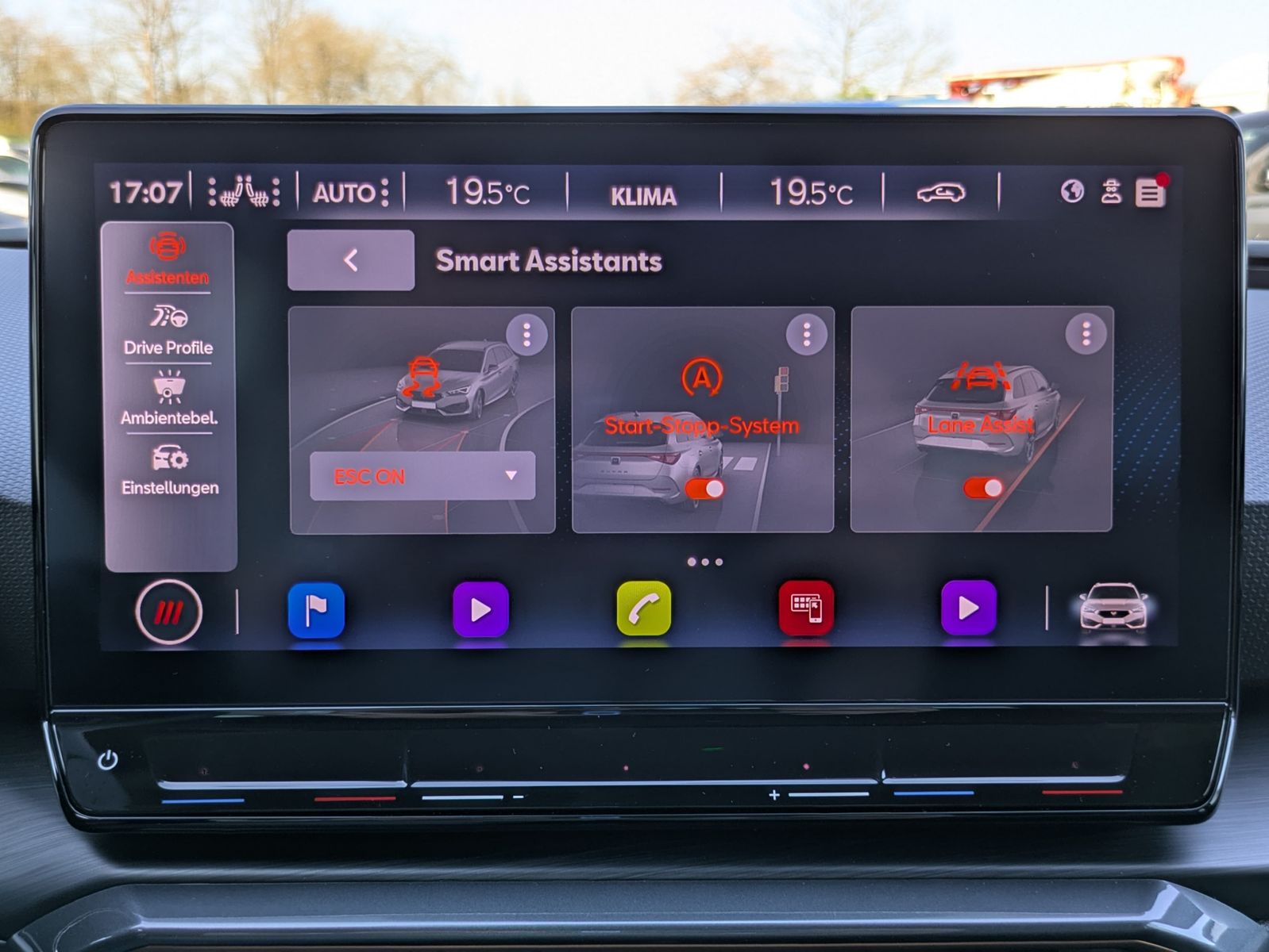 Fahrzeugabbildung CUPRA Leon 1.5 eTSI DSG MATRIX-LED*AHK*ACC*KAMERA*18"