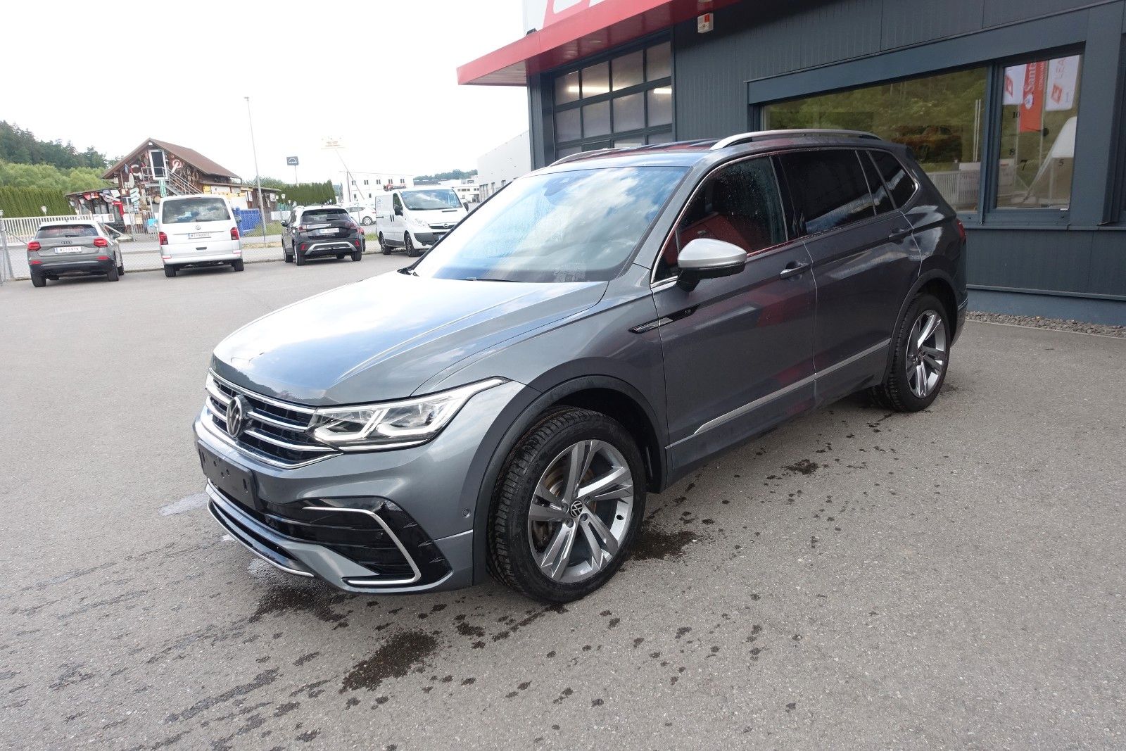 VW Tiguan Allspace R-Line 4M. EXP € 21250.-