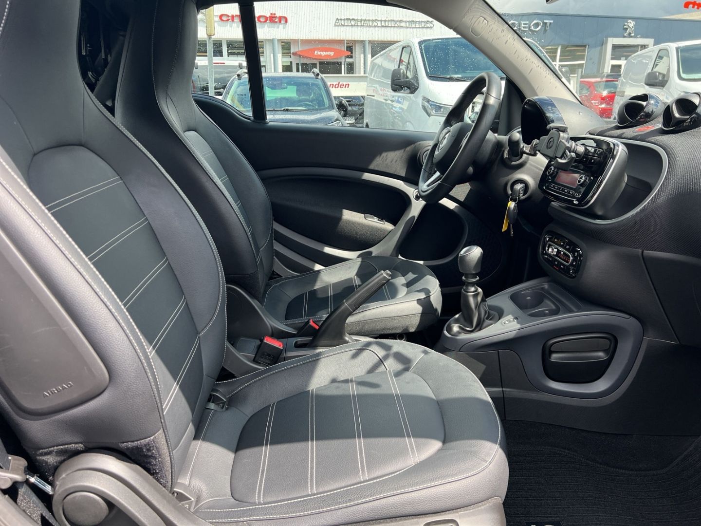 Fahrzeugabbildung Smart fortwo Turbo CABRIO Leder Klimaautom SHZ Temp