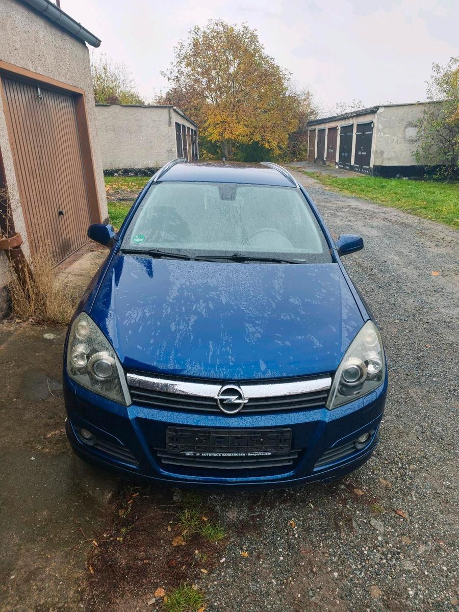 Opel Astra 2005 — rear view
