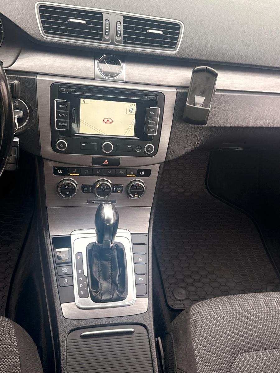 Volkswagen Passat 2012 — photo 44