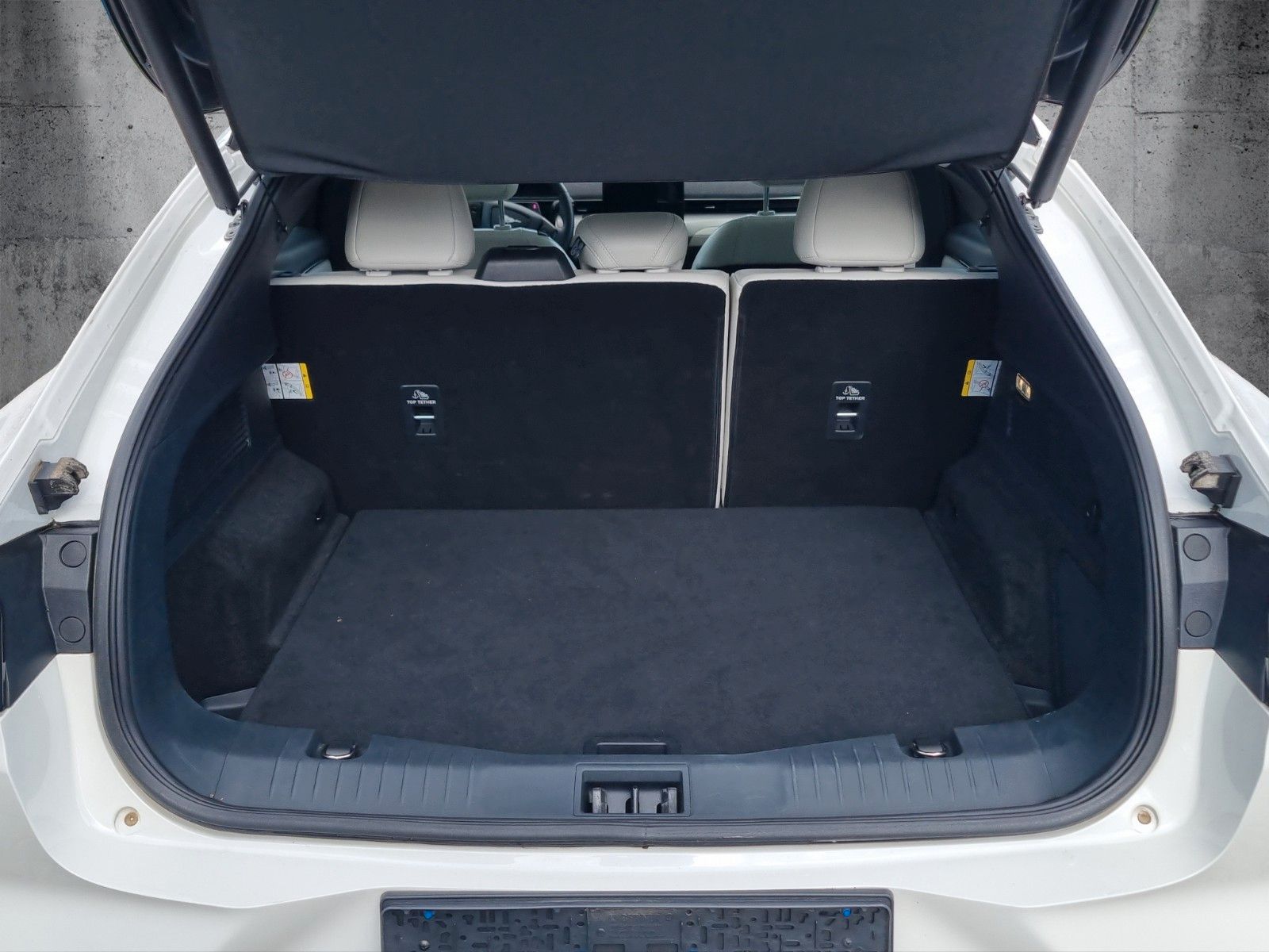 Fahrzeugabbildung Ford Mustang Mach-E White Edition AWD