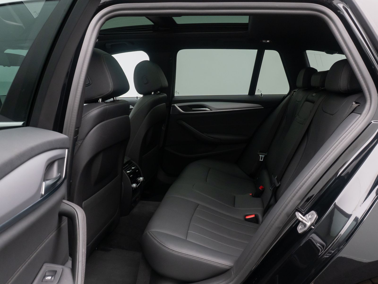 Fahrzeugabbildung BMW 530e xD Panorama 360&deg;DAB HiFi 4xKlima AHK Alarm