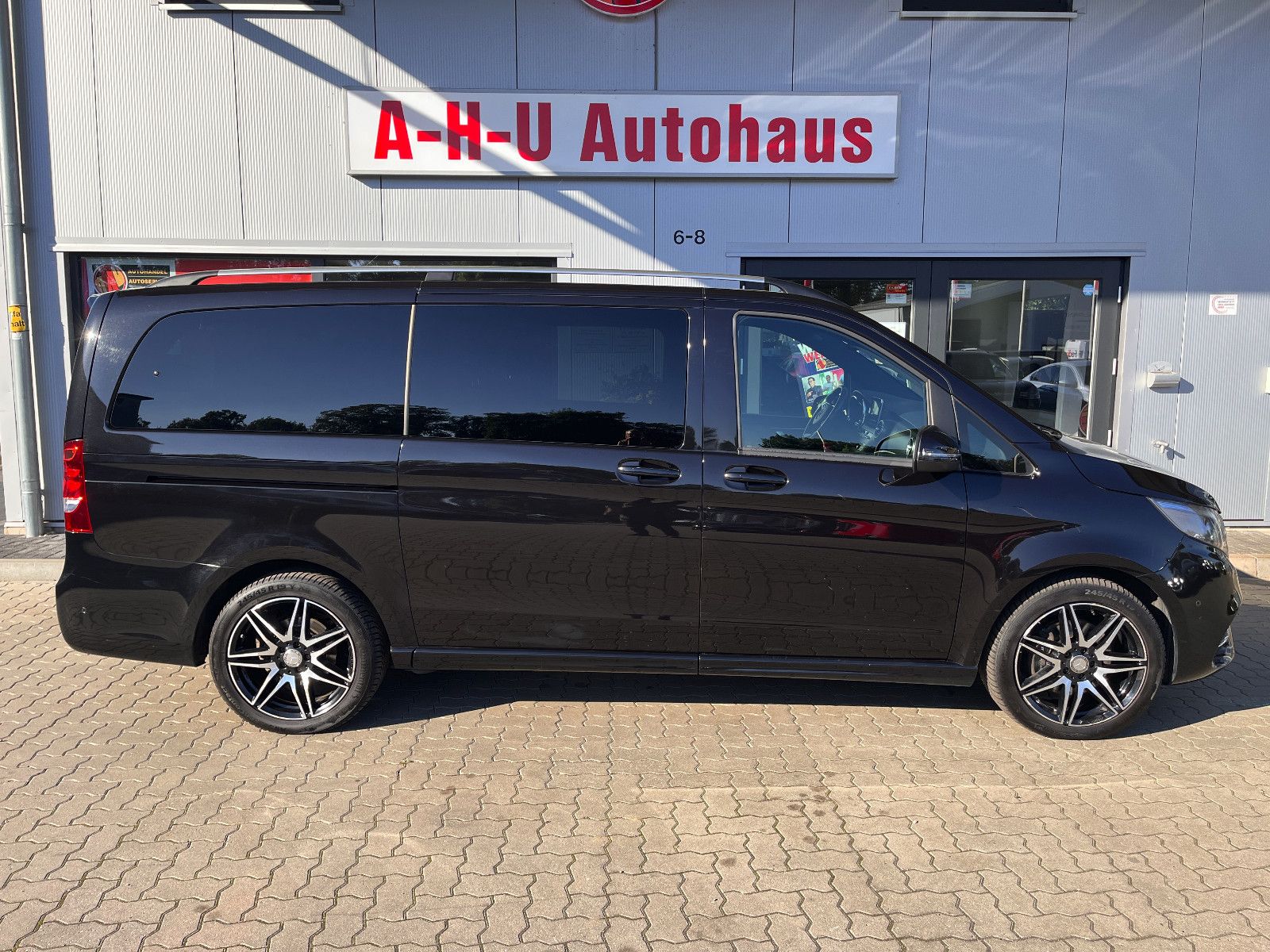 Fahrzeugabbildung Mercedes-Benz V 250 Edition lang AMG-Line