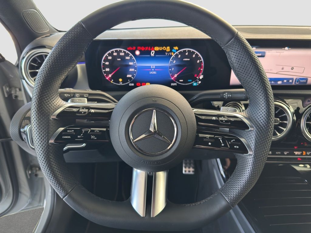 Fahrzeugabbildung Mercedes-Benz A 200 AMG*NIGHT*AHZV*RFK*LENKRHZG*DAB*AMBIENTE*