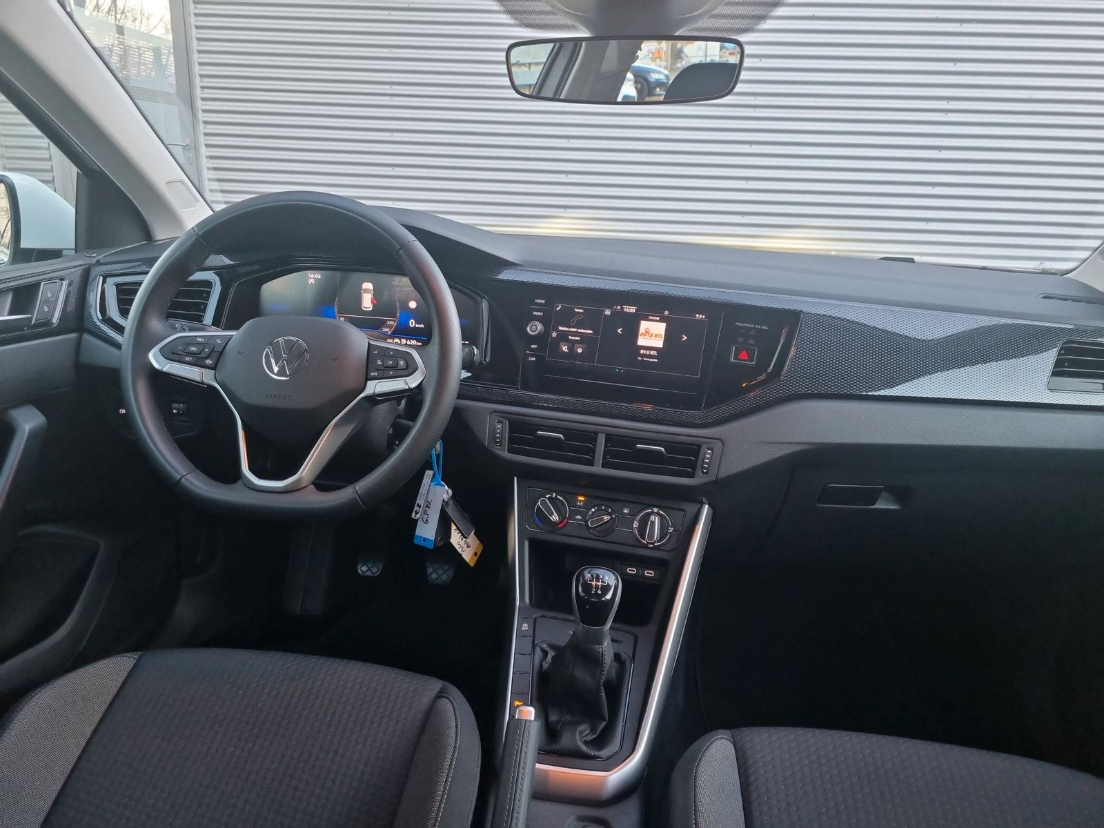 Fahrzeugabbildung Volkswagen Polo 1.0 MPI Life APP DAB PDC