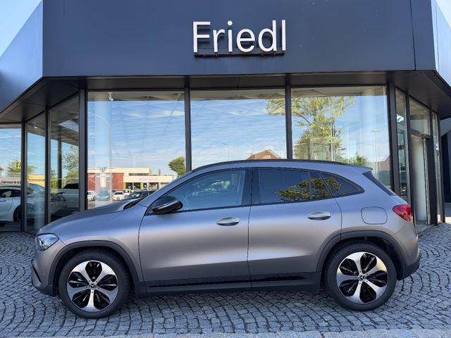 MERCEDES-BENZ GLA 200 Progr. Night AHK Multibeam Distro. Magno