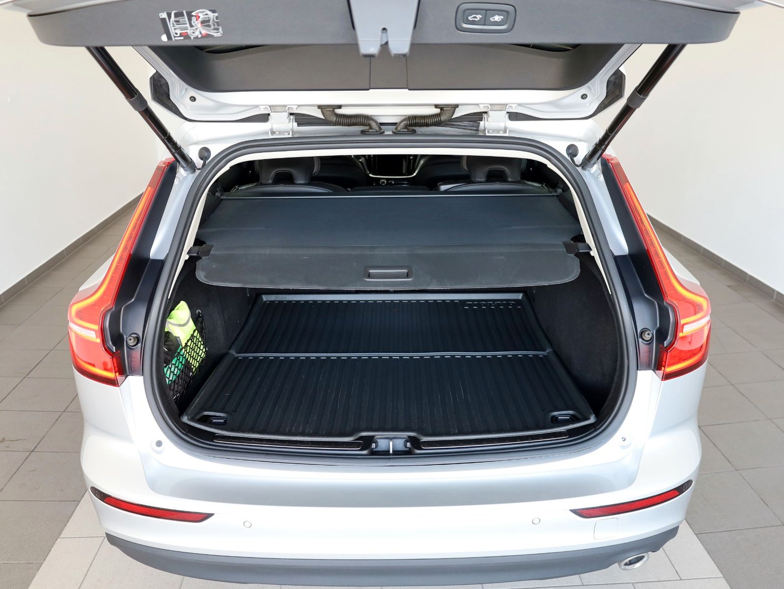 Fahrzeugabbildung Volvo V60 Kombi Momentum Pro Leder,Navi,LED,Kamera,App