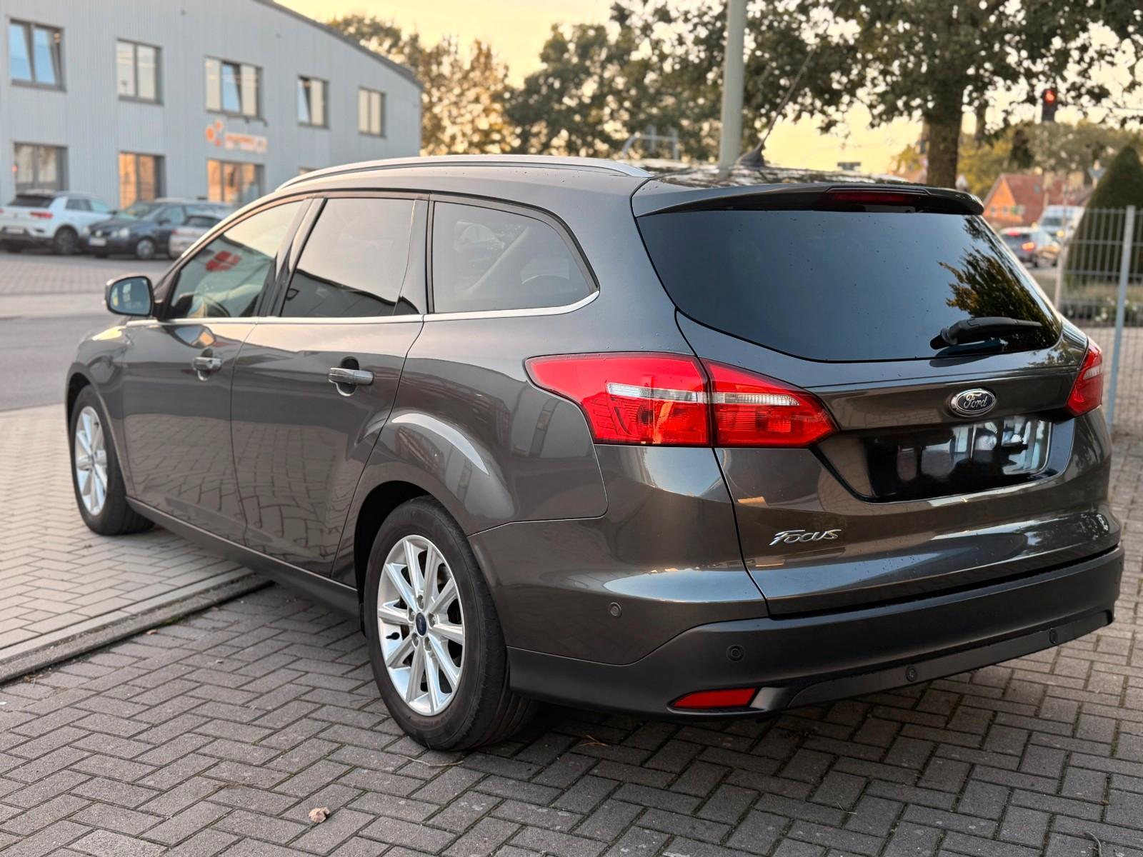 Ford Focus 2015 — photo 8