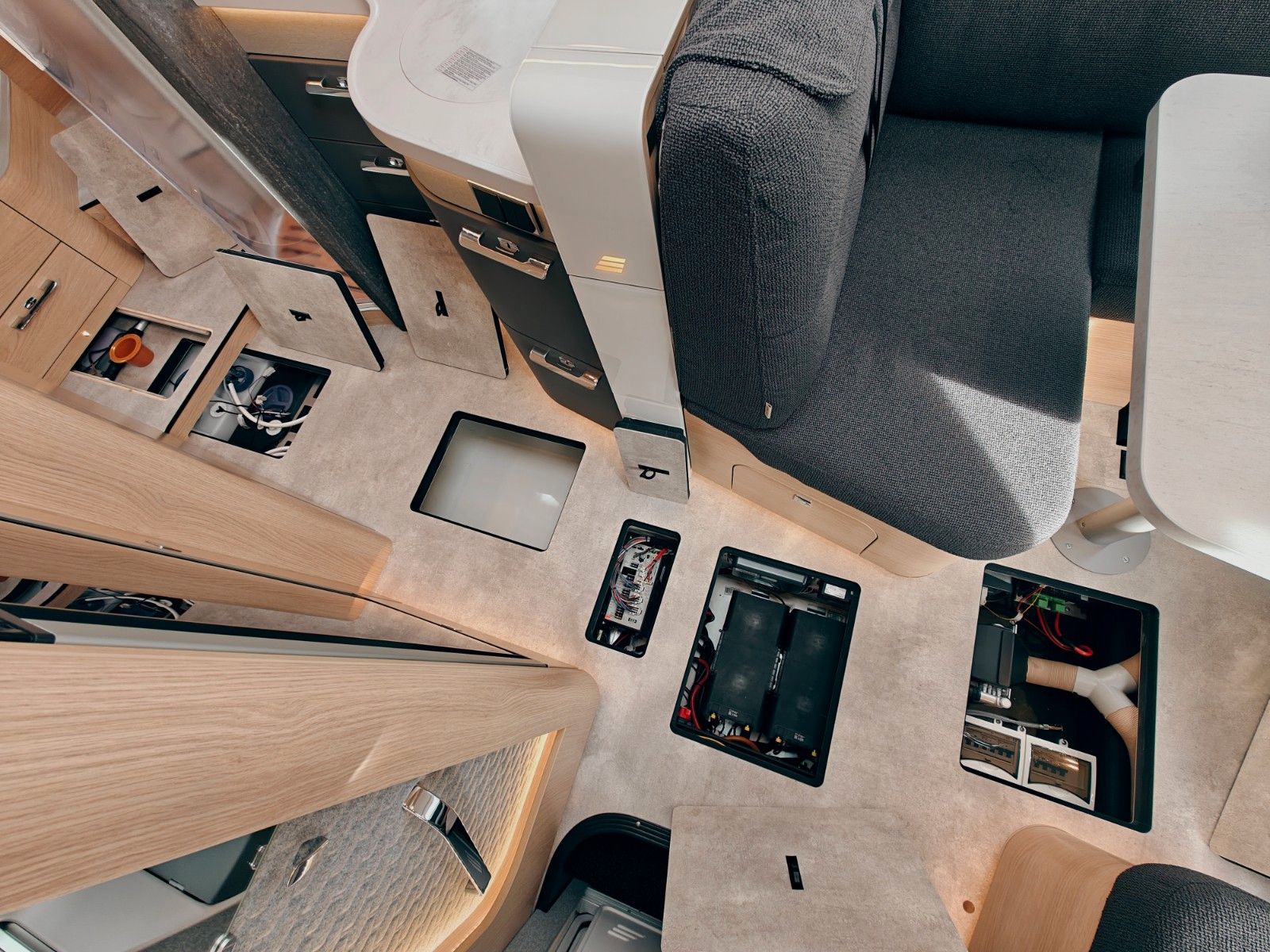 Fahrzeugabbildung HYMER / ERIBA / HYMERCAR B-KLASSE ML I 790 BLACKLINE