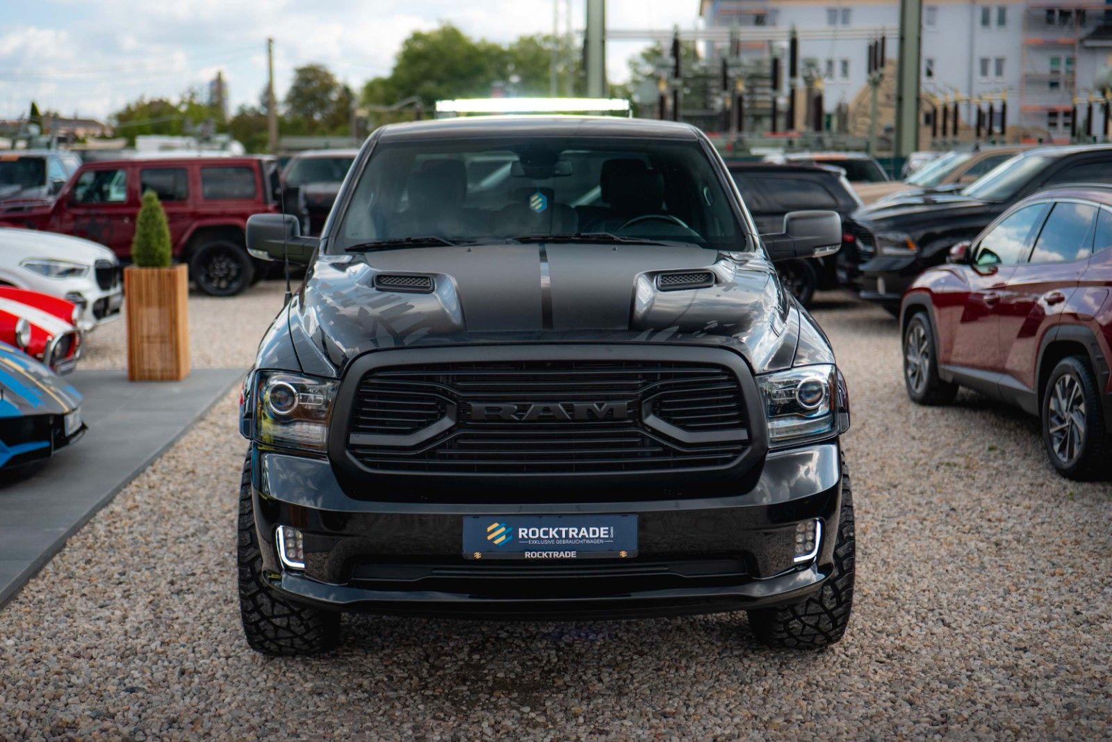 Fahrzeugabbildung Dodge RAM 5.7 V8 HEMI 4x4 OFFROAD Night-Paket *LED*