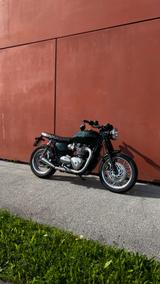 Triumph Bonneville T120 | Custom | British Racing Green  - TRIUMPH CUSTOM