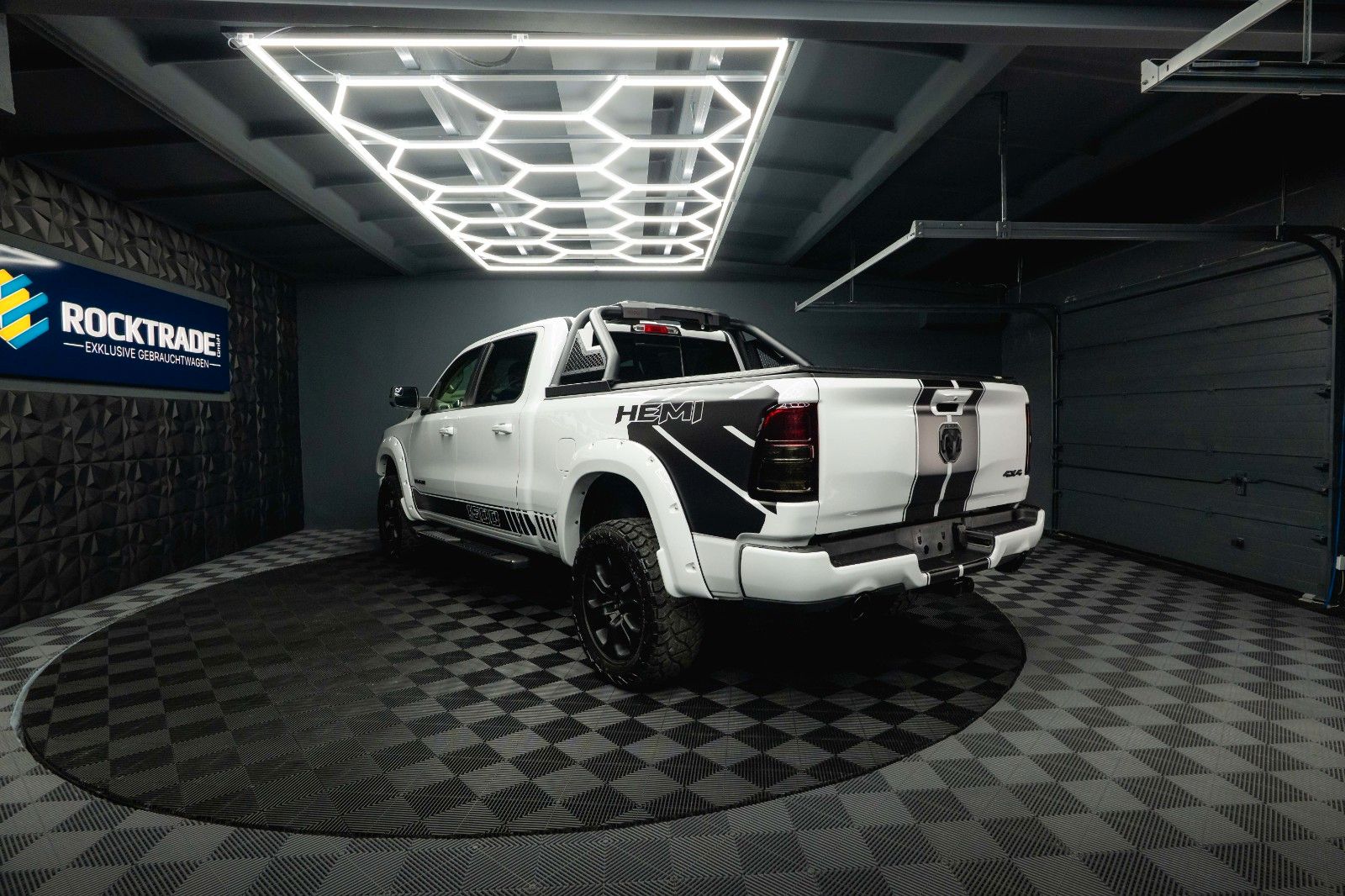 Fahrzeugabbildung Dodge RAM 5.7 V8 HEMI 4x4 OFFROAD LONGBED AXLE LOCK