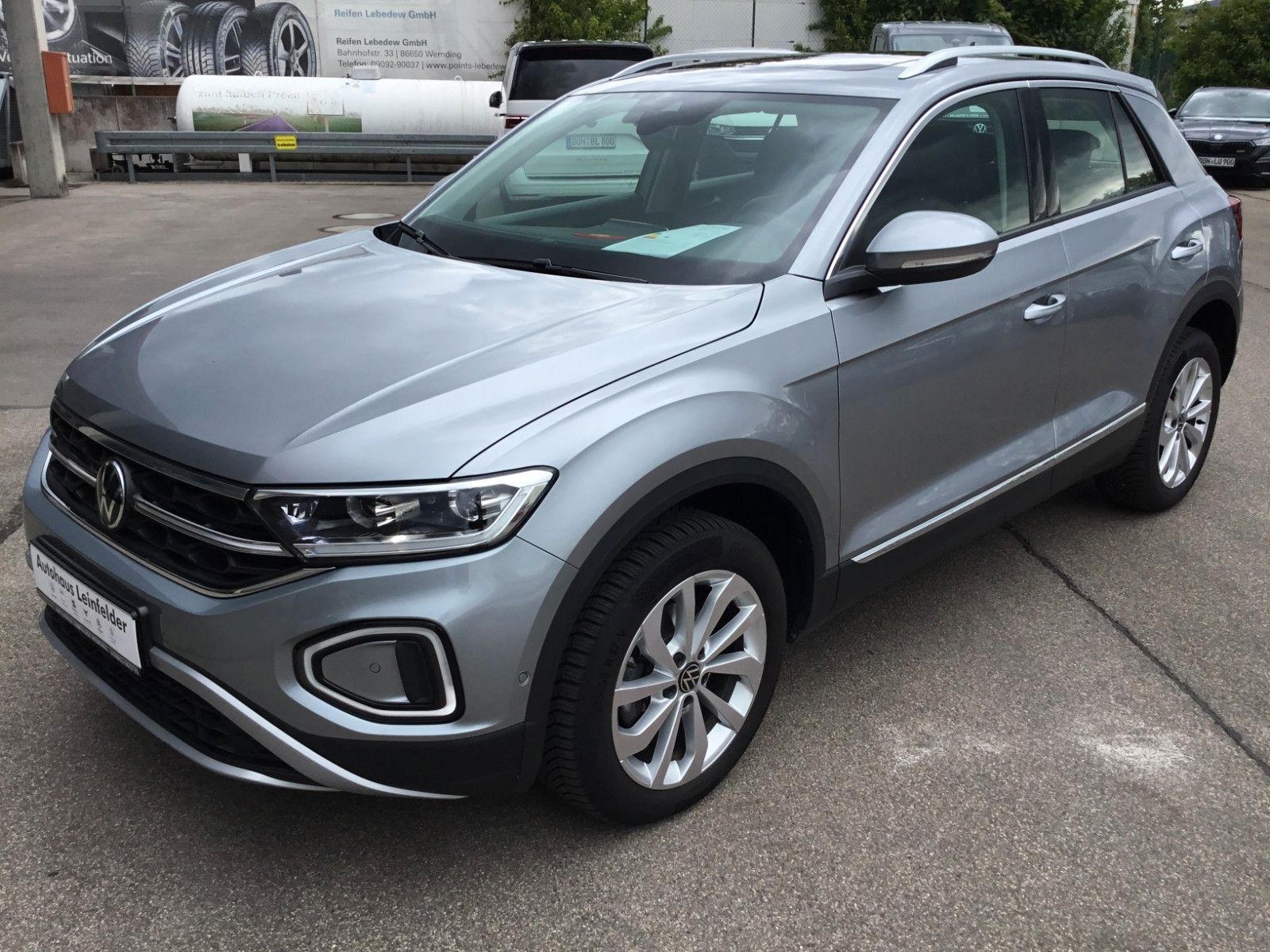 Fahrzeugabbildung Volkswagen T-Roc 1.5 TSI DSG Style+AHK+MatrixLED+ACC+Pano