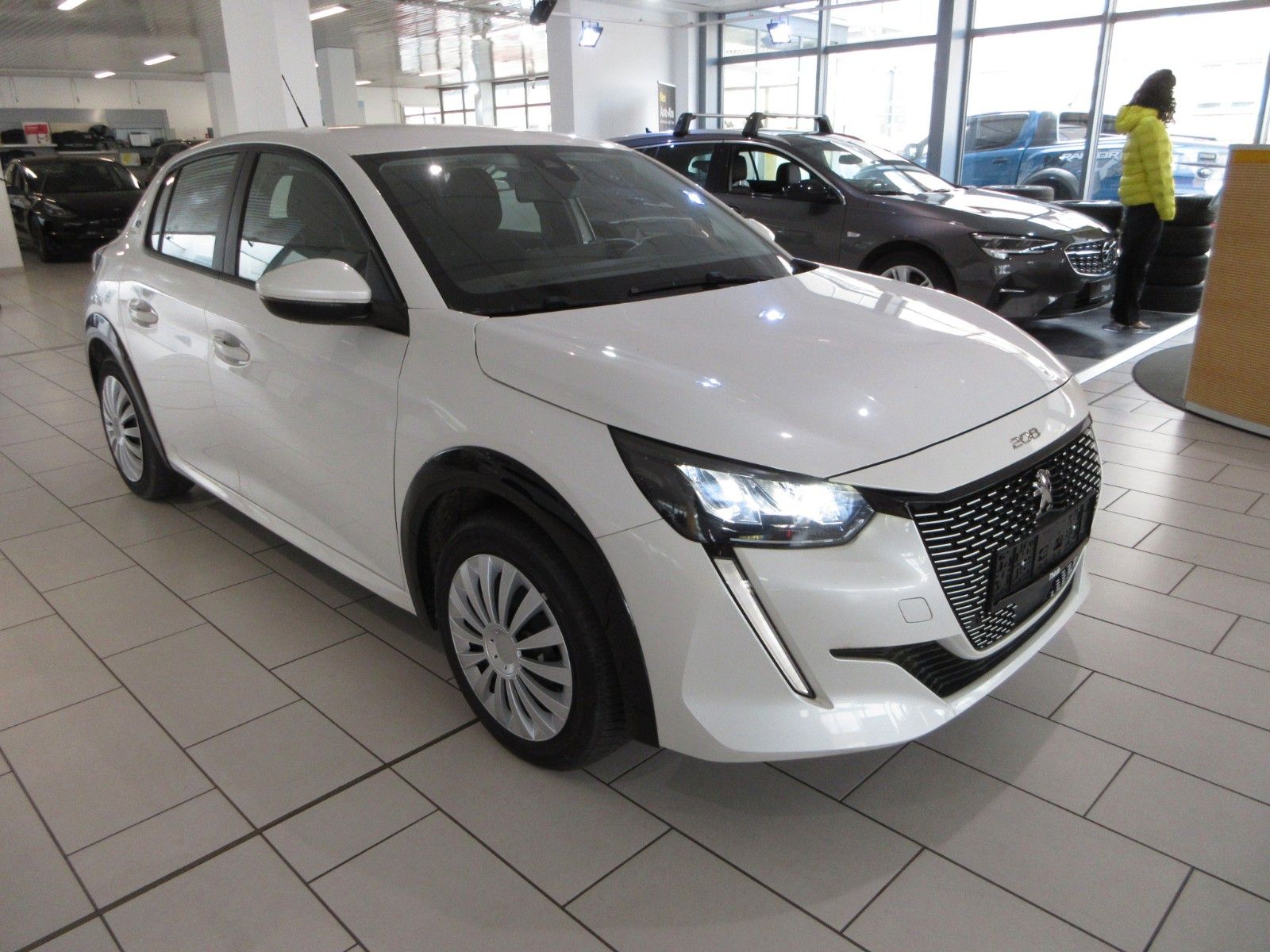 Fahrzeugabbildung Peugeot e-208 Active LED/PDC/TEMPOMAT