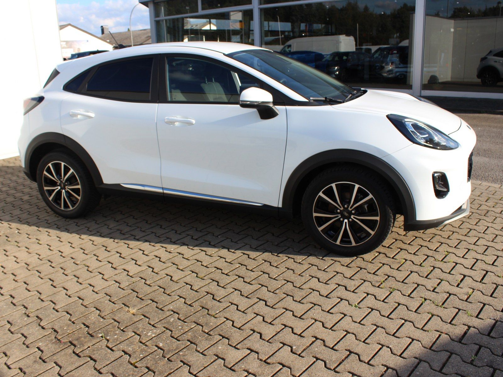 Fahrzeugabbildung Ford Puma Titanium 1,0 EcoBoost Mild Hybrid
