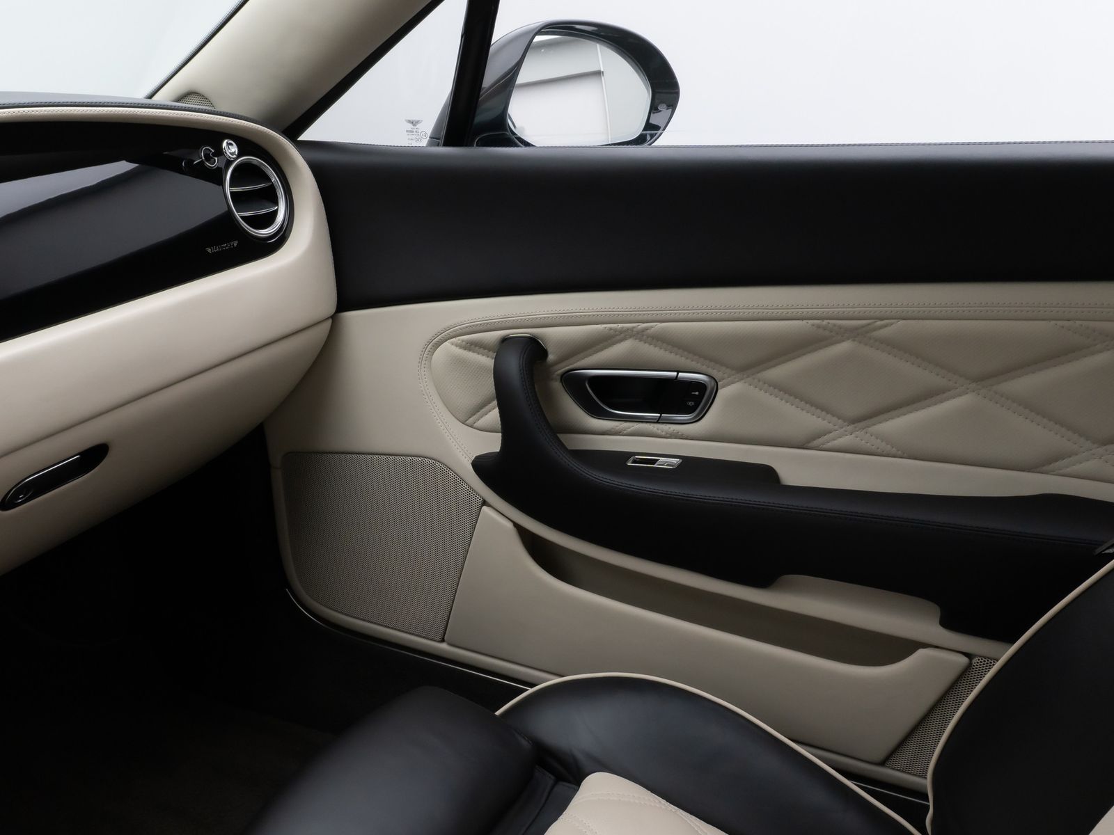 Fahrzeugabbildung Bentley Continental GTC MANSORY Speed Massage VOLL