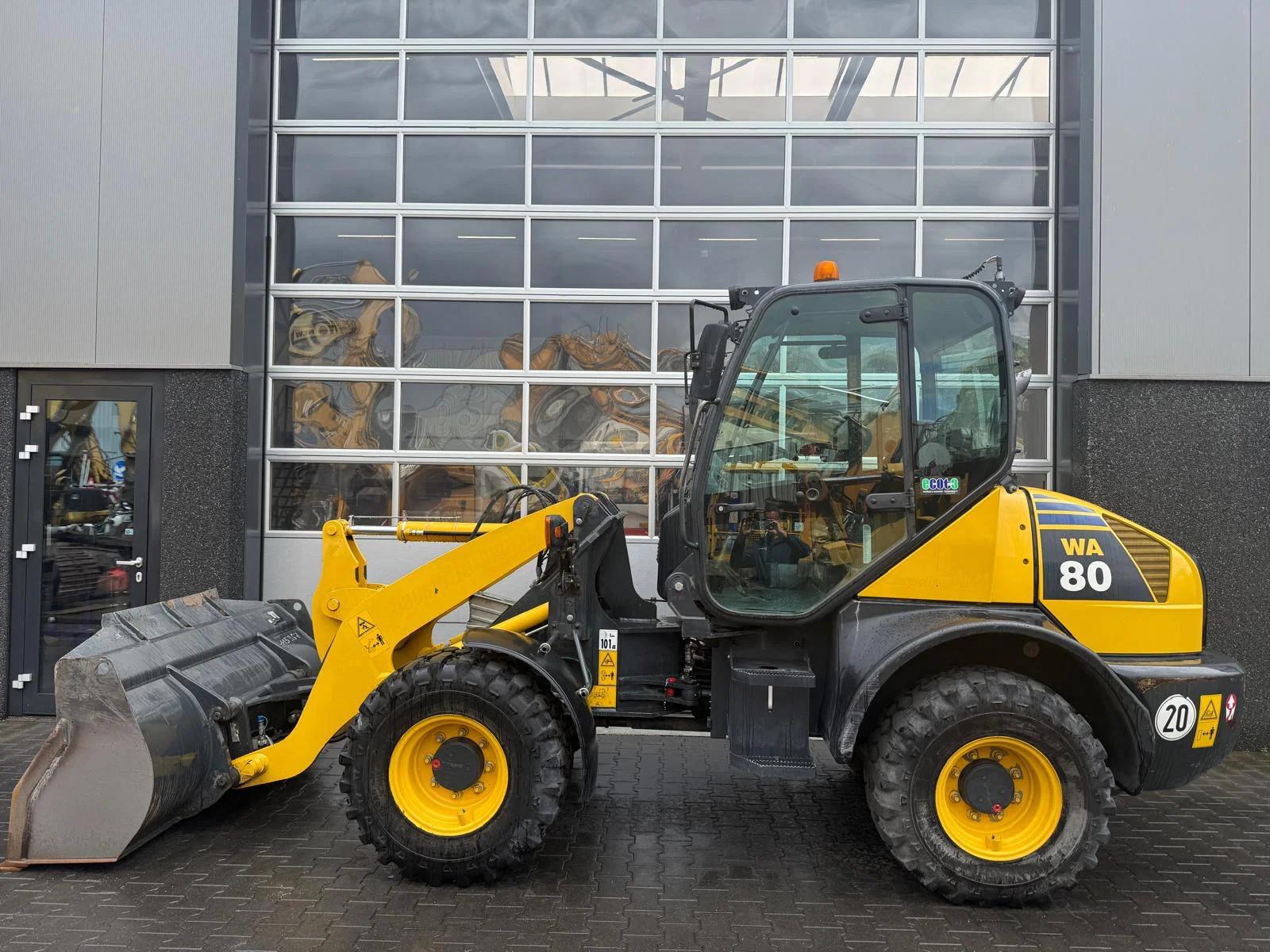 Komatsu WA80-6