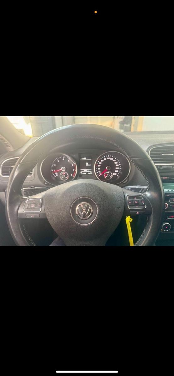 Volkswagen Golf 2011 — rear view